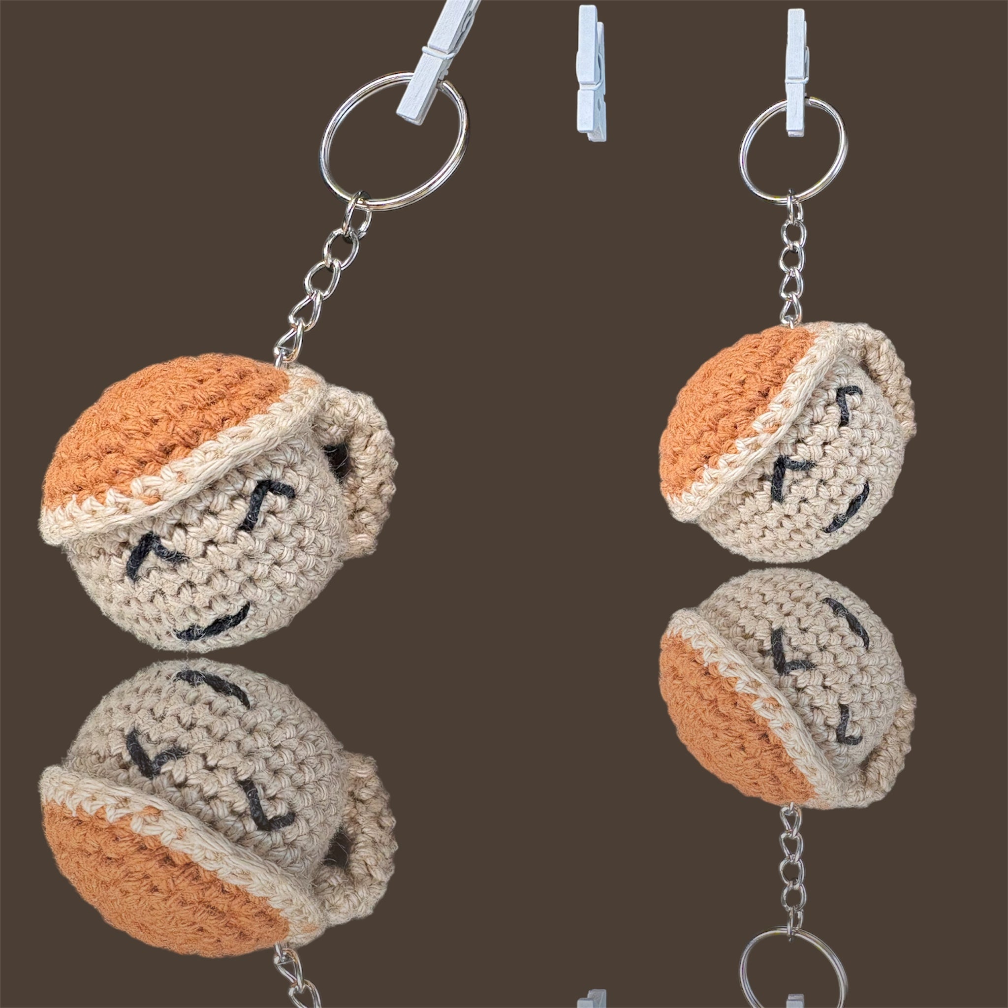 Porte-clé Tasse Taupe en Crochet – Fait Main